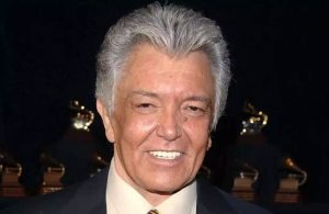 Alberto Vázquez: 10 datos para conocer al cantante del lunar seductor