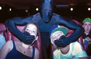 7 cosas desagradables que NO debes hacer en el cine