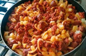 Pambazos de papa con chorizo