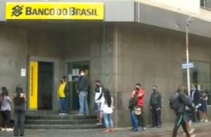 Mujer traslada cadáver de su esposo al banco para cobrar su pensión