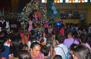 Baile masivo para el "Divino Niño Jesús" deja 400 contagios de Covid_19