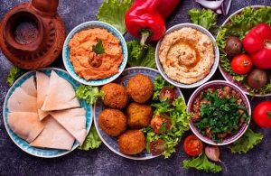 En Israel ofrecen comida gratis a cambio de que la gente se vacune