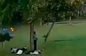#Video: Rayo impacta a personas que se encontraban debajo de un árbol 