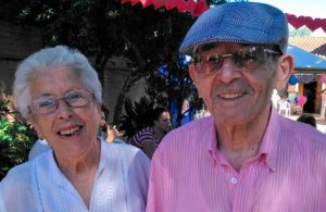 Video: Abuelitos lloran al reencontrarse luego de no haberse visto por varias semanas