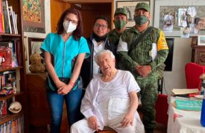 Recibe Ignacio López Tarso vacuna contra Covid_19 en su casa