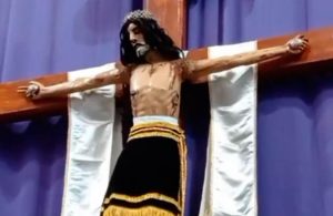Video: Cristo de iglesia en Puebla mueve la cabeza en plena misa