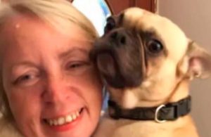 Mujer dice amar más a su perrito, que a su hijo y esposo