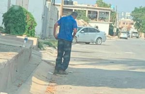 Hijastro corre a adulto mayor de 80 años luego de que su cónyuge falleciera