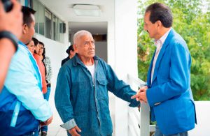 Abuelito de 84 años se gradúa como Ingeniero en Procesos y Gestión Integral en Puebla