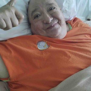 Tras cirugía, Luis de Alba se recupera favorablemente