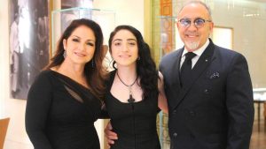 Revela Gloria Estefan que sufrió de abuso cuando tenía 9 años
