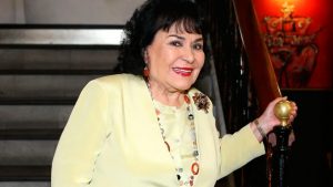 Someterán a traqueostomía y gastrostomía a Carmen Salinas 