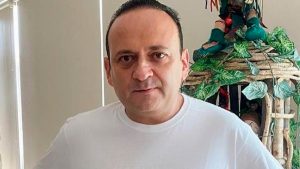 Lalo España comparte video de cómo luciría como Chespirito 