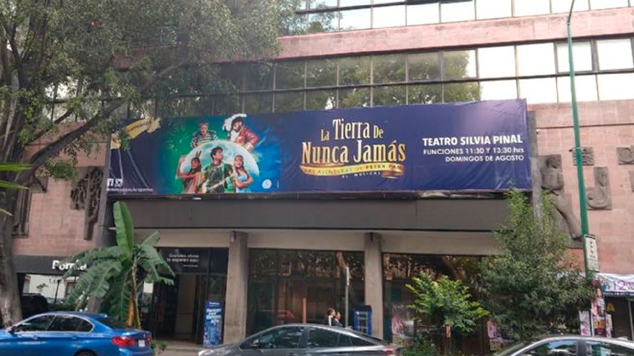 Hijos de Silvia Pinal se disputan la administración del teatro de su madre