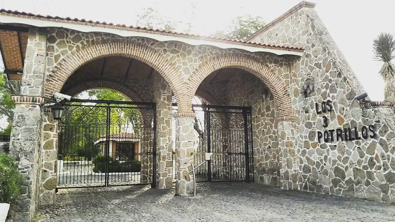 Hijo de Vicente Fernández asegura que su papá se hace presente en el "Rancho Tres Portillos"