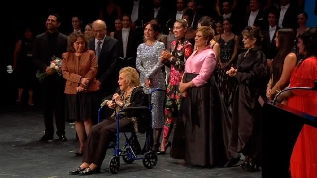 Ignacio López Tarso sale molesto del homenaje a Silvia Pinal