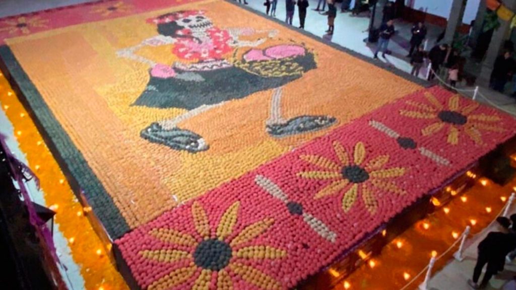 Catrina gigante hecha con pan de dulce rompe Record Guinness en Puebla