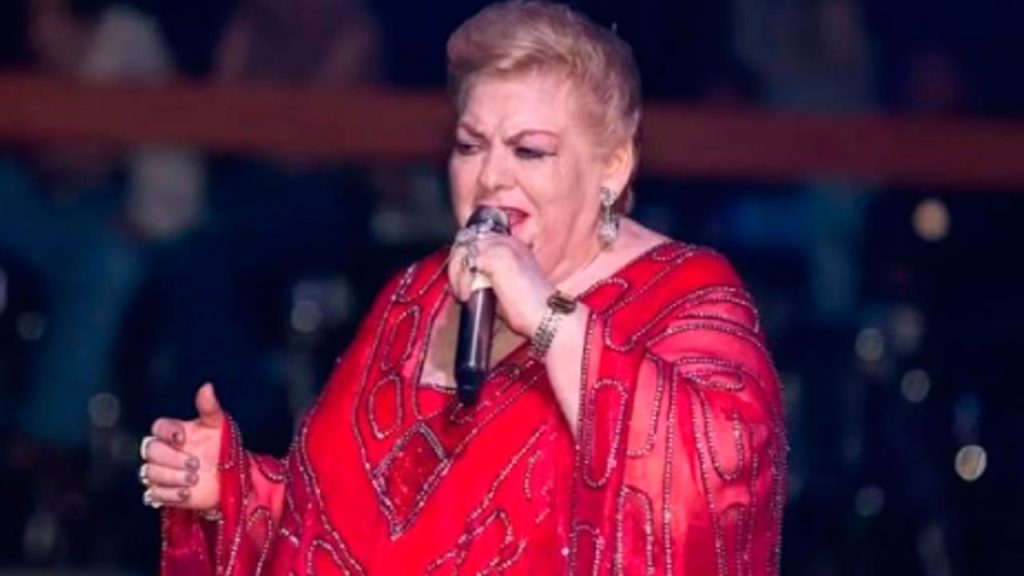 Paquita la del Barrio ya no puede cantar de pie en el escenario por problemas de salud