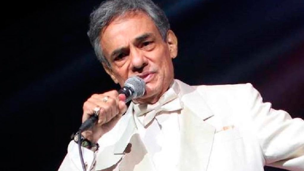 José José: ¿"Gavilán o Paloma" es  una canción que habla de una mujer travesti?