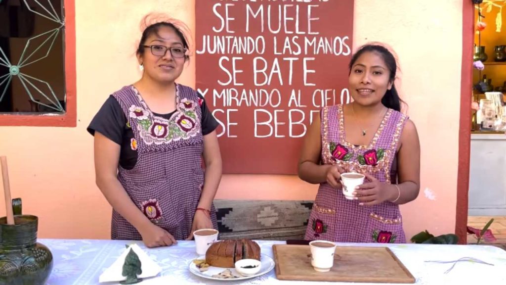 Yalitza Aparicio se pone su delantal y nos enseña a preparar chocolate oaxaqueño