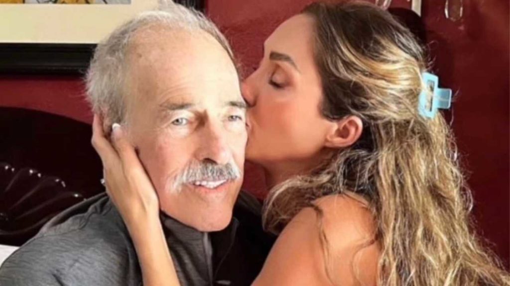 Anahí continúa apoyando económicamente a Andrés García
