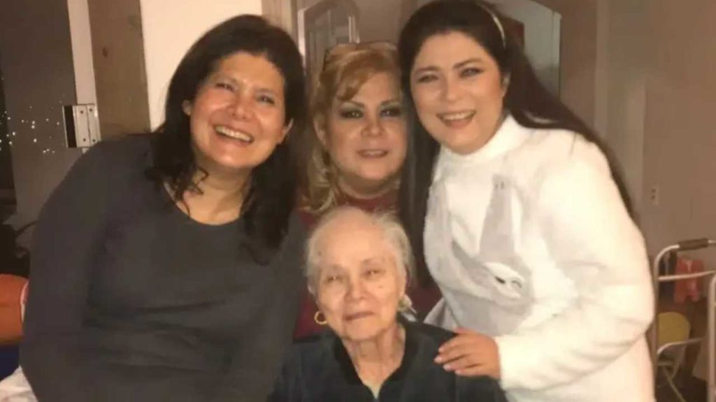Madre de Victoria Ruffo padecía cáncer de mama