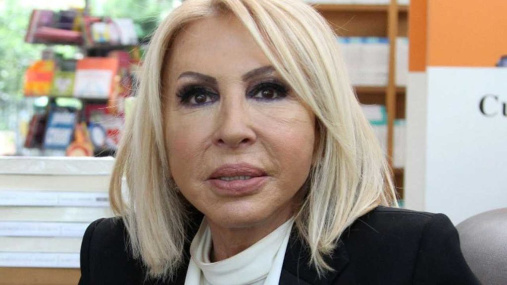 ¡Laura Bozzo es criticada por utilizar filtros en sus fotos!