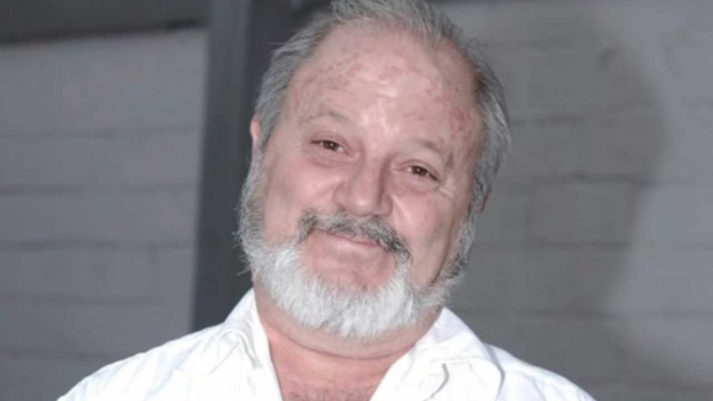 Sergio DeFassio es despedido por familiares y amigos en funeraria de la CDMX