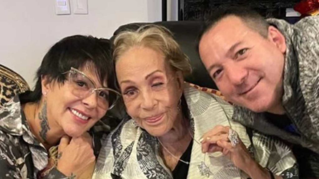 Fotos de Silvia Pinal causan críticas entre sus seguidores