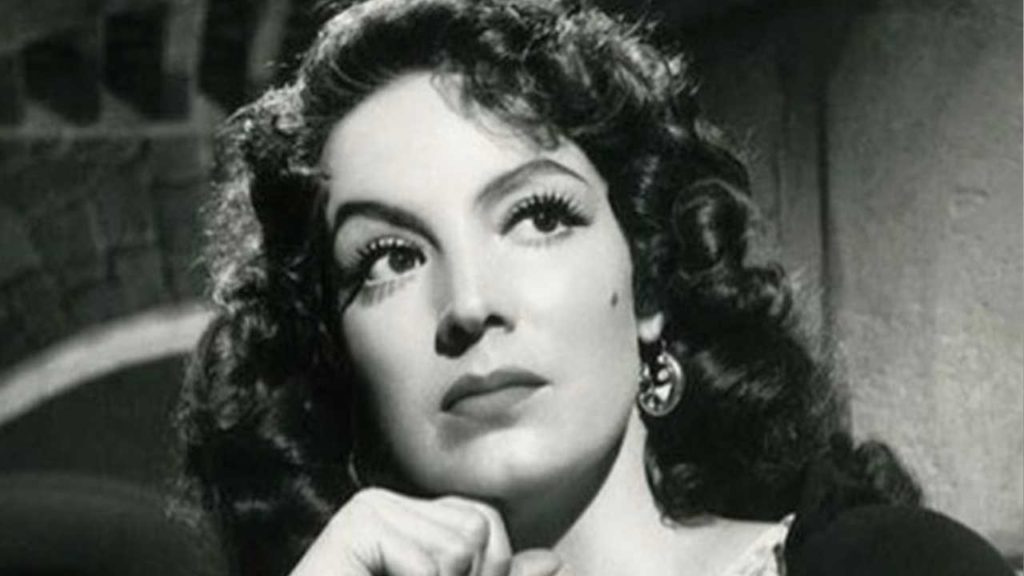¡María Félix y lo que tuvo que hacer para tener el rostro más afilado!