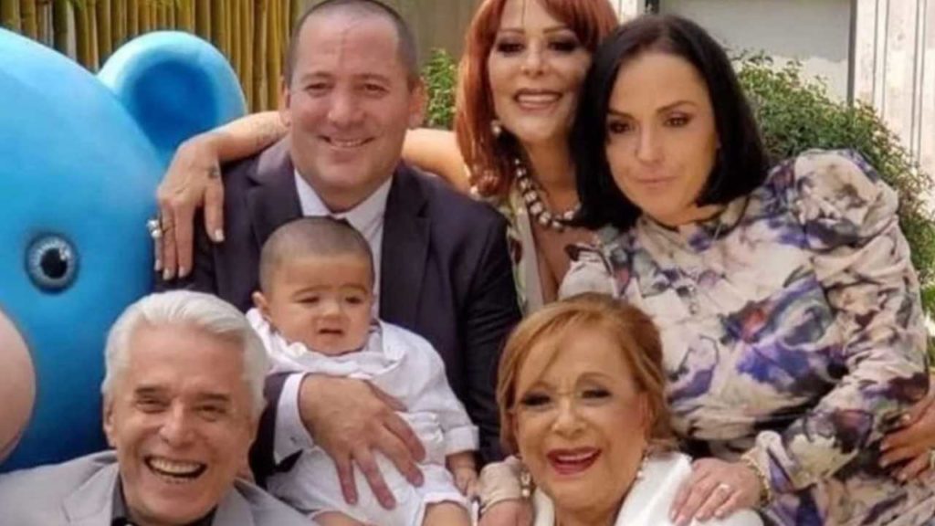 Enrique Guzmán se lanza contra Mayela Laguna y ésta le responde