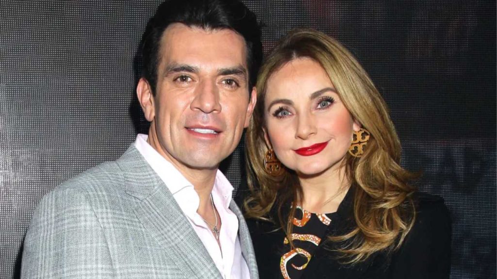 ¡Elizabeth Álvarez abandona a Jorge Salinas en plaza comercial tras fuerte discusión!