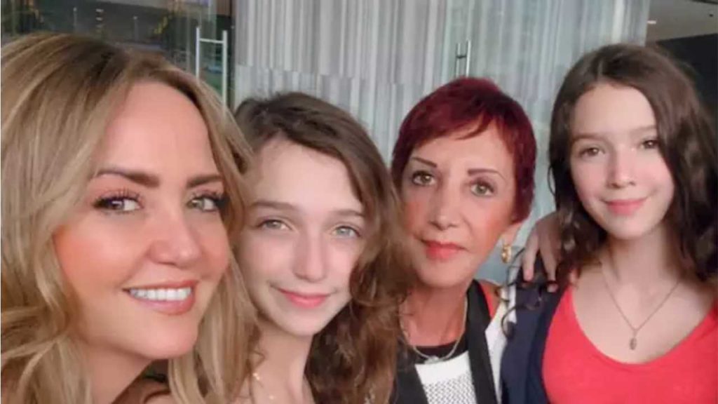 Andrea Legarreta comparte video de la última bendición que le dio su mamá...