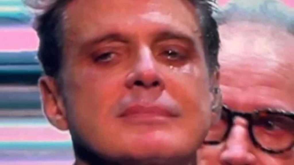¡Luis Miguel rompe en llanto en pleno concierto!