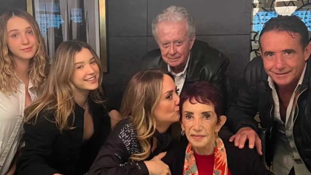 Andrea Legarreta recuerda a su mamá con emotivo video