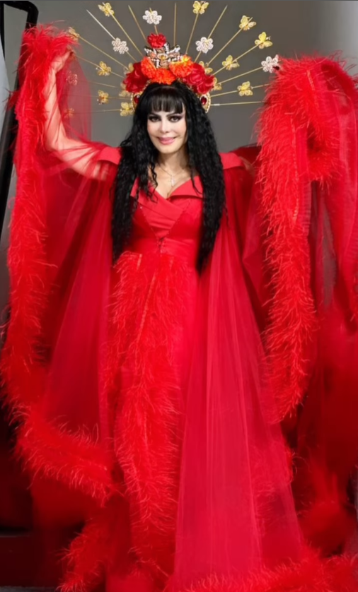Maribel Guardia llora al ver por primera vez la foto de su hijo en la ofrenda de Día de Muertos