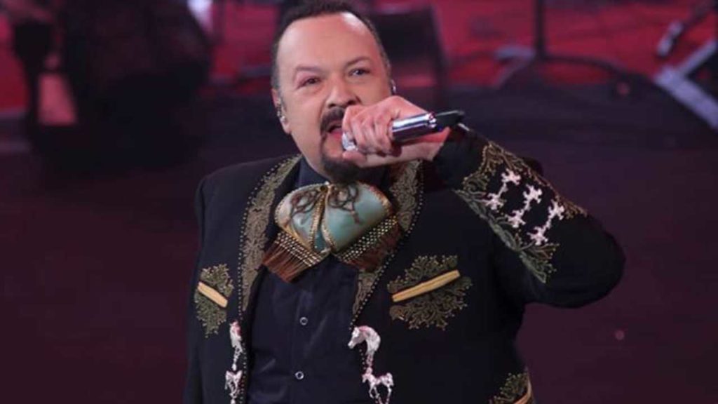 Pepe Aguilar vuelve a despreciar los corridos tumbados