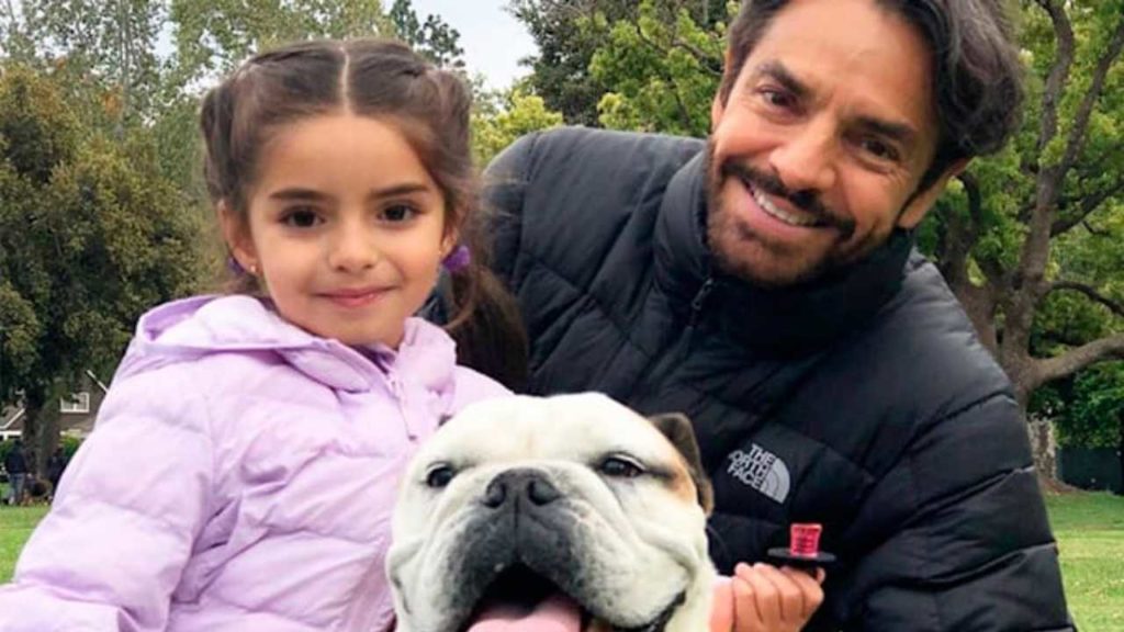 Eugenio Derbez muestra video de cómo su perrita Fiona murió en sus brazos