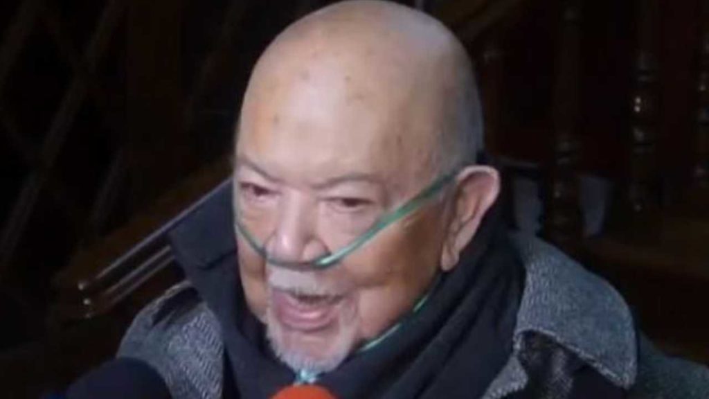 Sergio Corona preocupa a sus fans tras aparecer con tanque de oxígeno