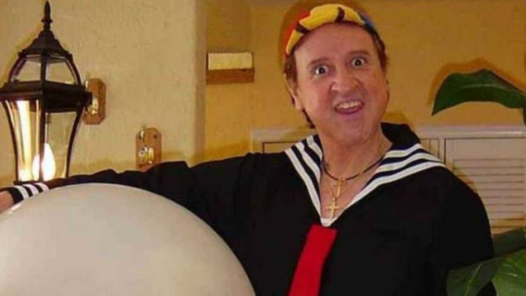 Carlos Villagrán es criticado por seguir interpretando a "Kiko" a sus 80 años