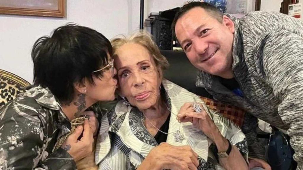Silvia Pinal vuelve a preocupar a sus fans por su estado de salud