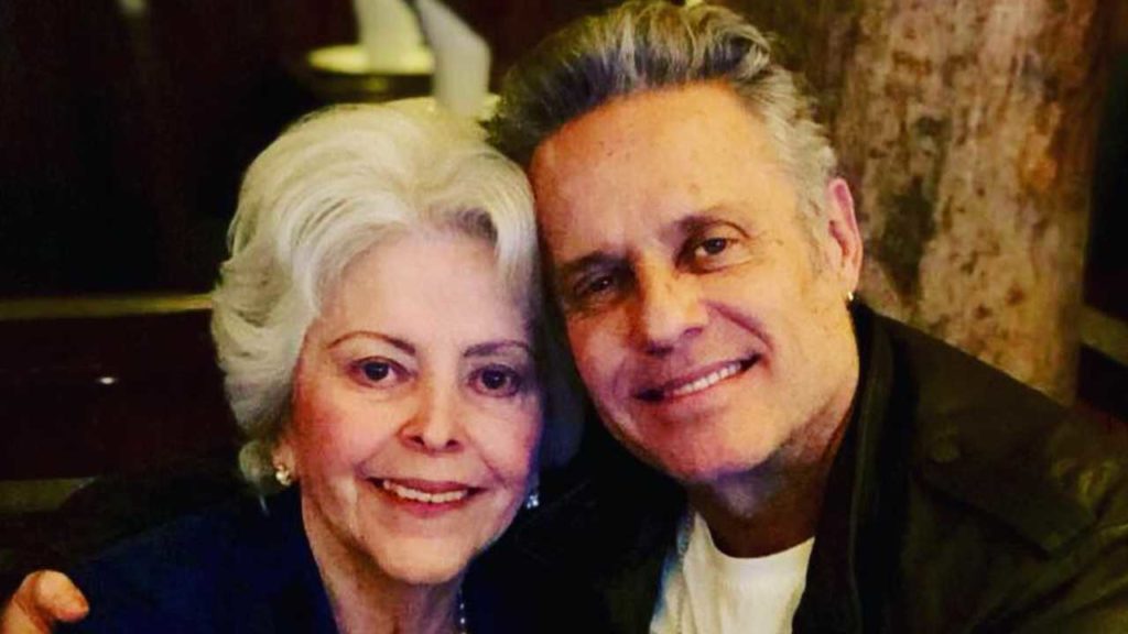 Alexis Ayala sostiene que llevar a su mamá a un asilo fue la mejor opción
