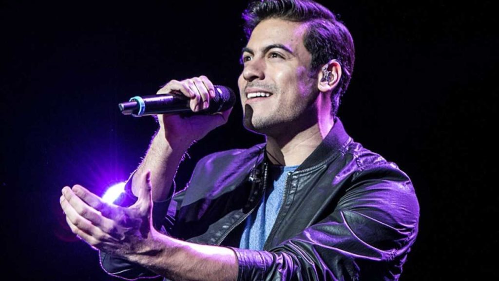 ¡Carlos Rivera se convierte en tendencia por su "rara" forma de bailar!