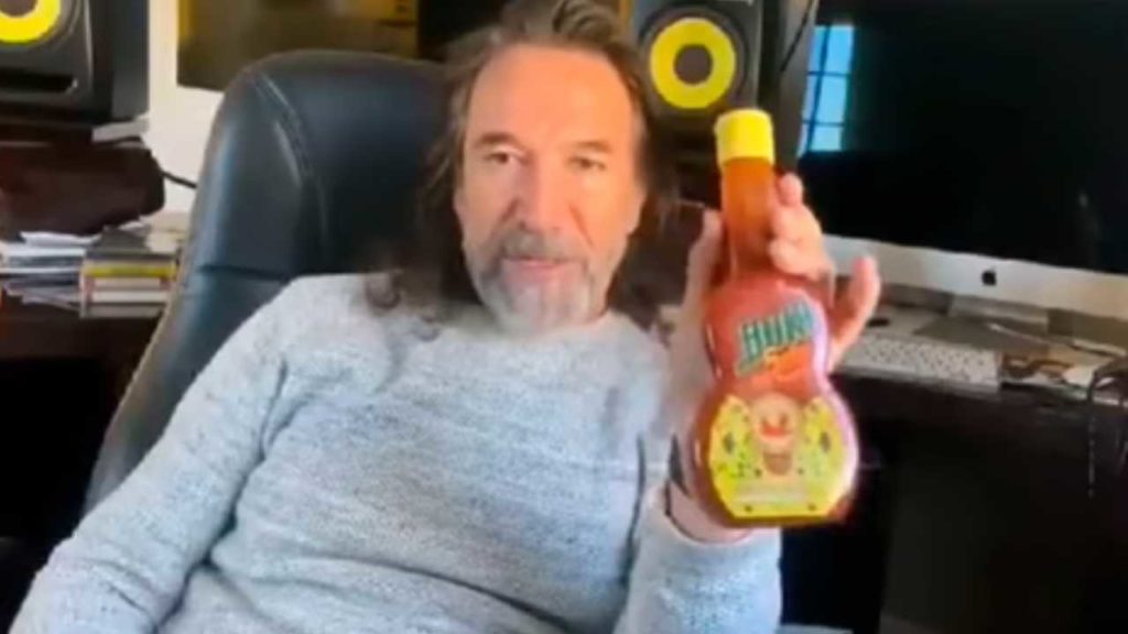 Marco Antonio Solís incursiona en el mundo culinario con su salsa picante: ¡La Buki Salsa!