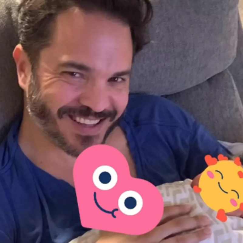 ¡Llega la cigüeña! Kuno Becker presenta a su hija Ann y se estrena como papá.