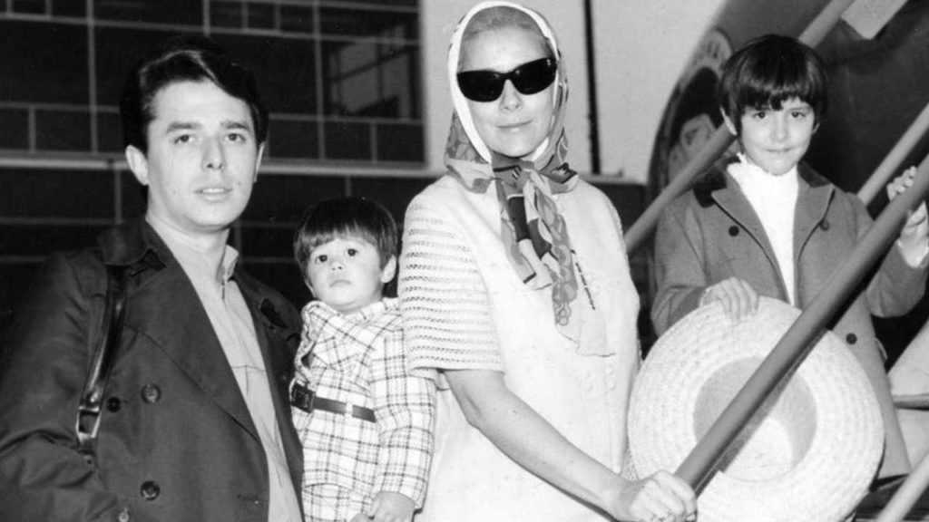 Enrique Guzmán destapa secretos sobre su matrimonio con Silvia Pinal.