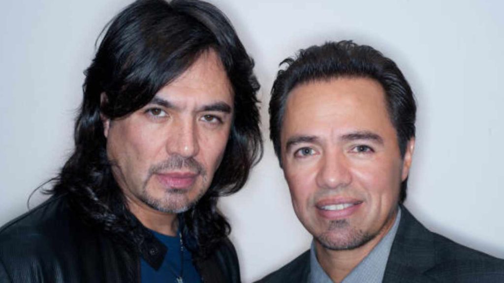 ¡Gustavo Ángel de Los Temerarios se disfraza de policía para llegar a tiempo a concierto!