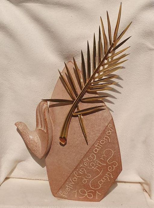 Michelle Salas rinde tributo a Silvia Pinal en su paso por Cannes 2024.