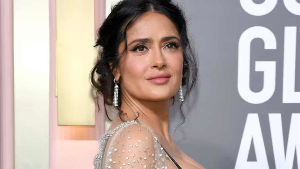¡Salma Hayek revela su truco infalible para disimular canas de forma rápida!