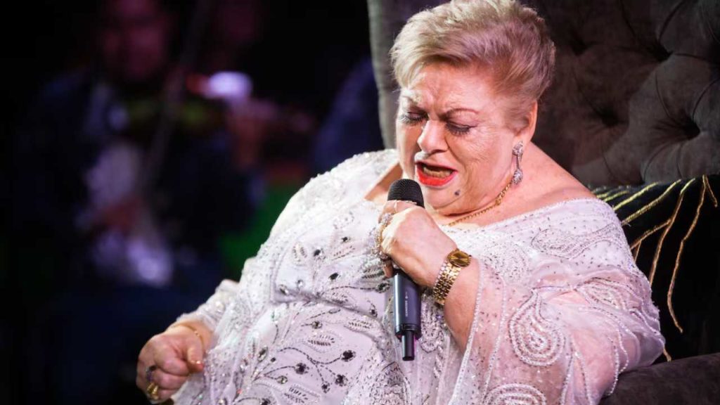 Paquita la del Barrio enfrenta complicaciones en sus piernas y se ve obligada a posponer su presentación en el Auditorio Nacional